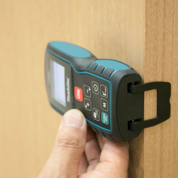 LASER DISTANCE MEASURE MAKITA LD050P 164′